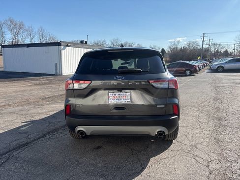 Used 2020 Ford Escape SE image 4