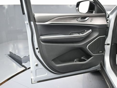 Used 2021 Jeep Grand Cherokee L Limited image 45