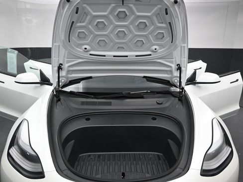 Used 2023 Tesla Model 3 Standard Range RWD image 38