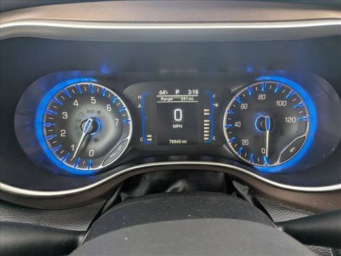 Used 2018 Chrysler Pacifica Touring Plus image 9