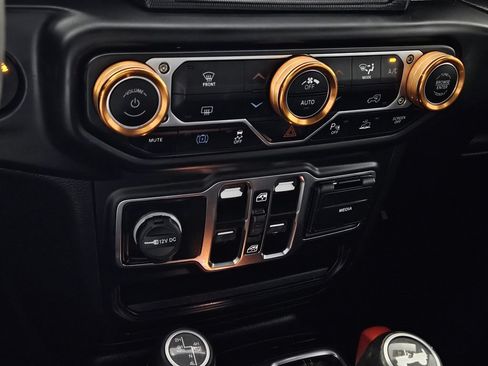 Used 2023 Jeep Wrangler Unlimited Sahara AWD/4WD image 15
