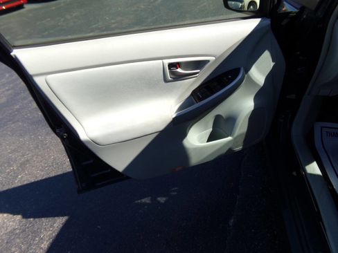 Used 2012 Toyota Prius Three image 12
