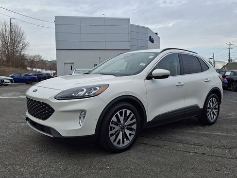 Used 2020 Ford Escape Titanium FWD image 3