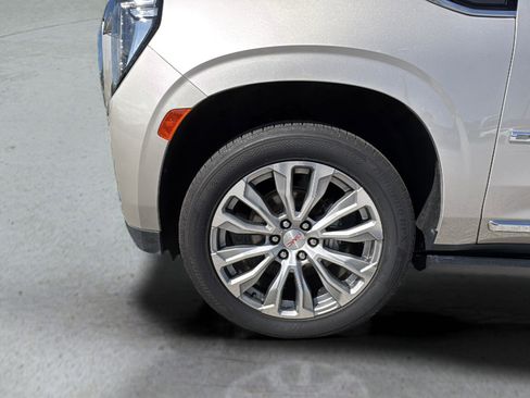 Used 2022 GMC Yukon XL Denali image 17