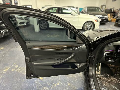 Used 2022 BMW 540i xDrive w/ M Sport Package image 13