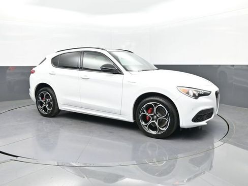 Used 2022 Alfa Romeo Stelvio Veloce image 57
