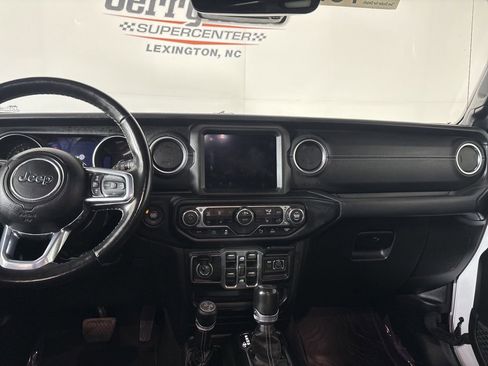 Used 2022 Jeep Wrangler Unlimited Sahara w/ Cold Weather Group AWD/4WD image 3