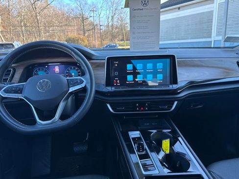 Certified 2024 Volkswagen Atlas SE image 16