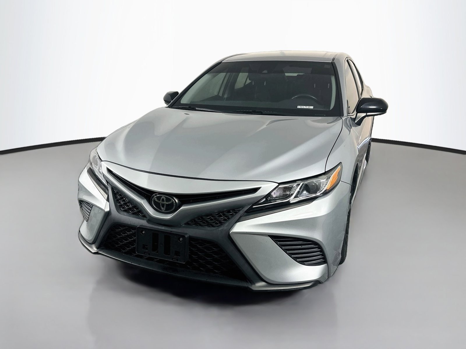 Used 2020 Toyota Camry SE FWD image 3