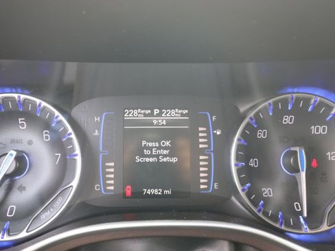 Used 2022 Chrysler Voyager LX FWD image 18