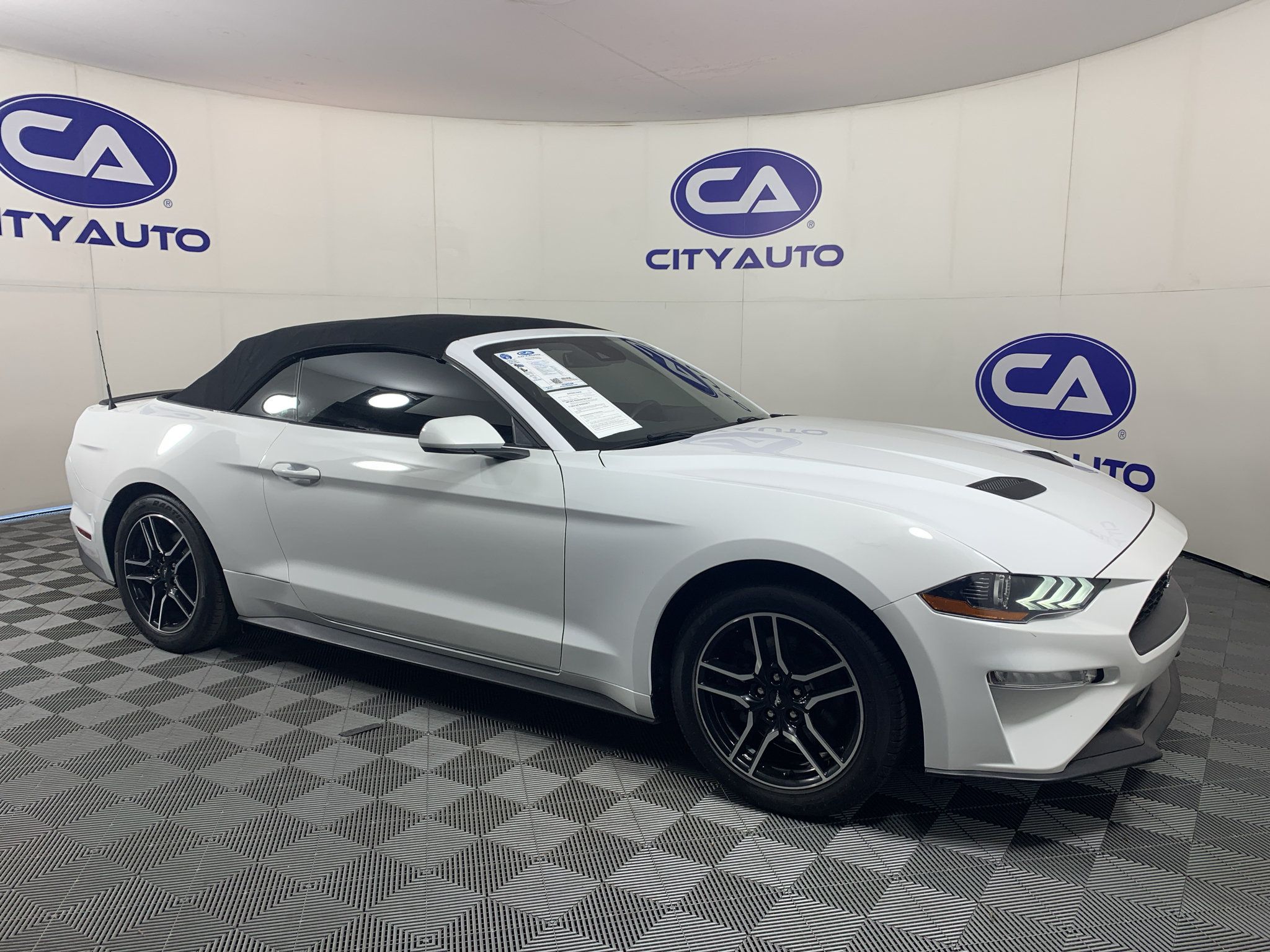 Used 2022 Ford Mustang Premium RWD image 1
