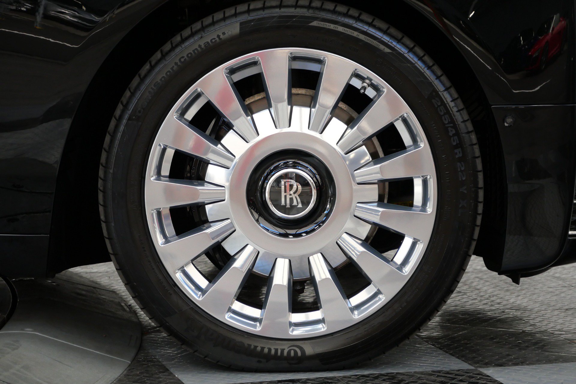 Used 2019 Rolls-Royce Phantom Sedan RWD image 42