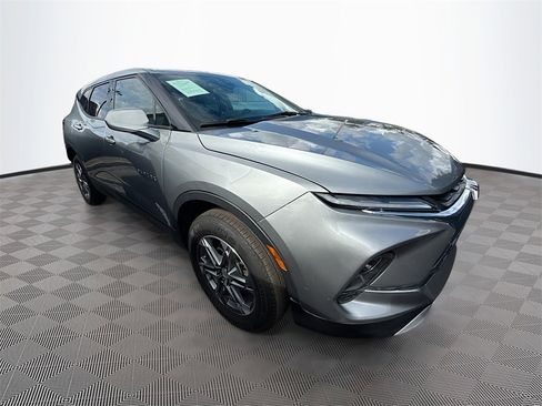 Used 2024 Chevrolet Blazer LT image 2