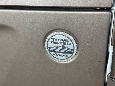 Used 2018 Jeep Wrangler Unlimited Sahara image 29