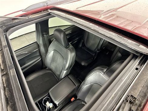 Used 2023 Jeep Grand Cherokee L Laredo image 21