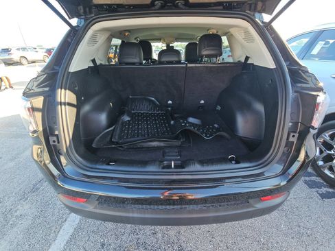 Used 2020 Jeep Compass Latitude w/ Popular Equipment Group FWD image 6