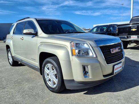 Used 2014 GMC Terrain SLE image 2