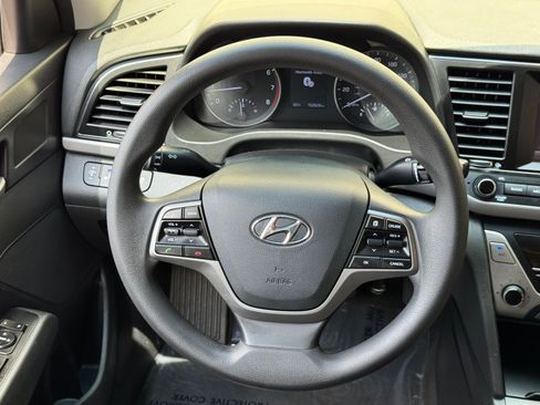 Used 2018 Hyundai Elantra SEL FWD image 17