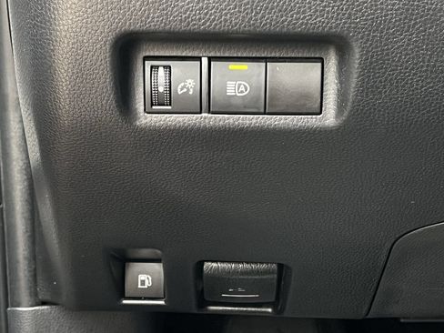 Used 2025 Toyota RAV4 LE AWD/4WD image 20