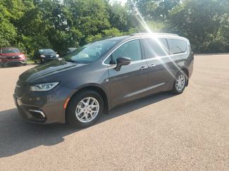 Used 2022 Chrysler Pacifica Touring-L FWD video 1