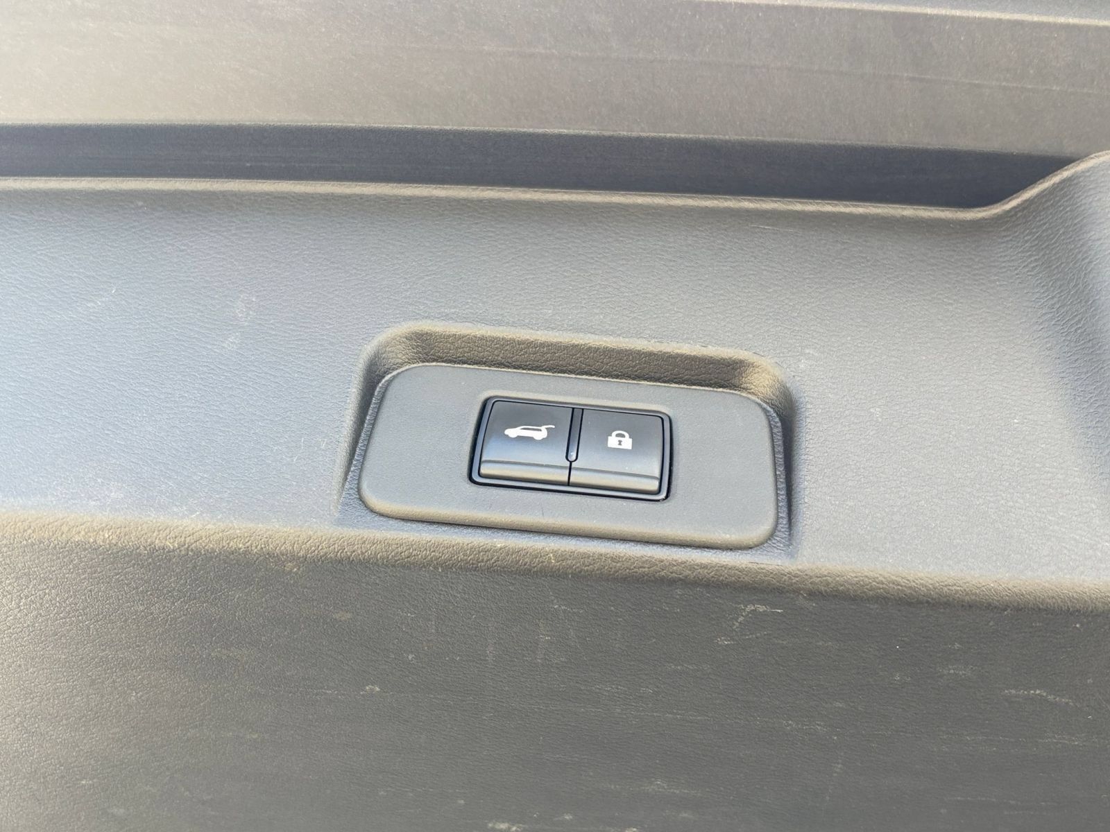 Used 2025 Nissan Rogue SV FWD image 22