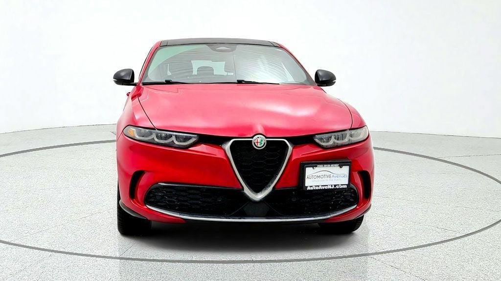 Used 2024 Alfa Romeo Tonale Ti w/ Premium Interior Package AWD/4WD image 2