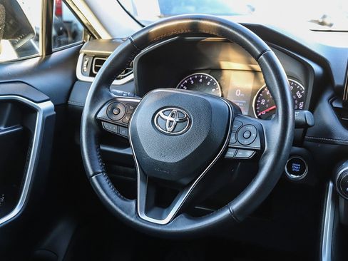 Used 2021 Toyota RAV4 XLE Premium image 16