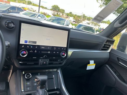 Used 2026 Lexus GX 550 w/ Cold Area Package AWD/4WD image 14
