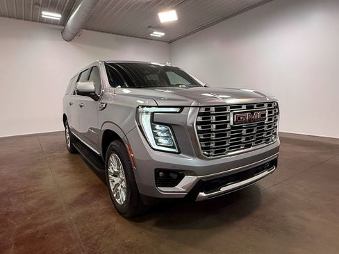 Used 2025 GMC Yukon XL Denali AWD/4WD image 30