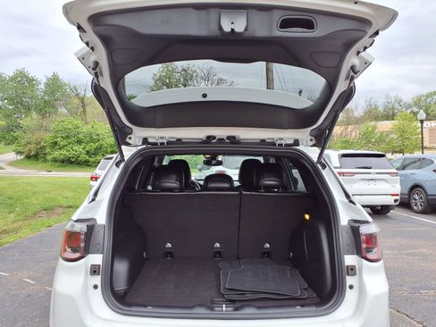 Certified 2024 Jeep Compass Latitude w/ Sun and Sound Group AWD/4WD image 12