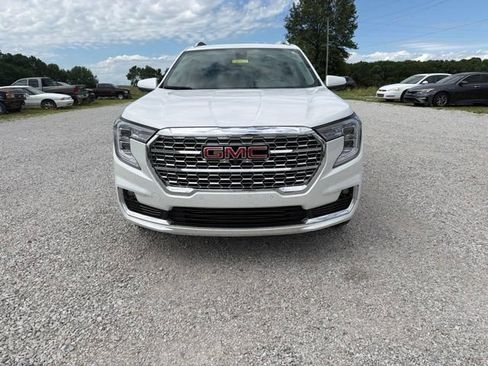 Used 2024 GMC Terrain Denali w/ Denali Premium Package AWD/4WD image 3