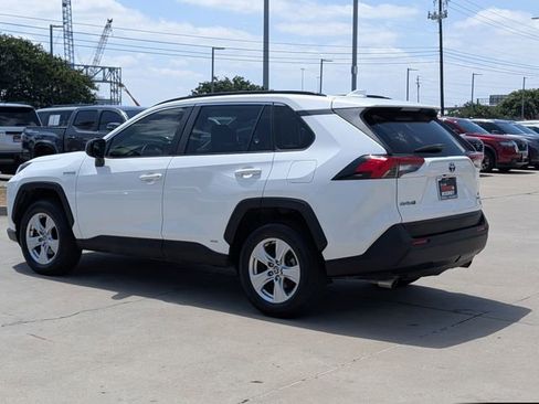 Used 2021 Toyota RAV4 LE AWD/4WD image 7