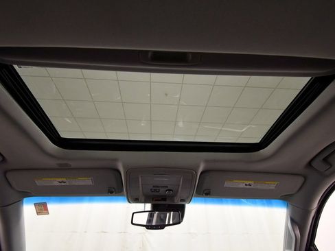 Used 2018 Chevrolet Tahoe LT AWD/4WD image 16