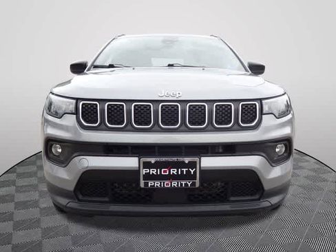 Used 2024 Jeep Compass Latitude AWD/4WD image 5