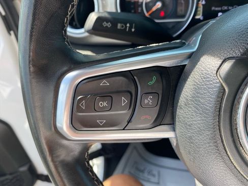Used 2019 Jeep Wrangler Unlimited Sahara w/ Uconnect 4C Nav & Sound Group AWD/4WD image 18