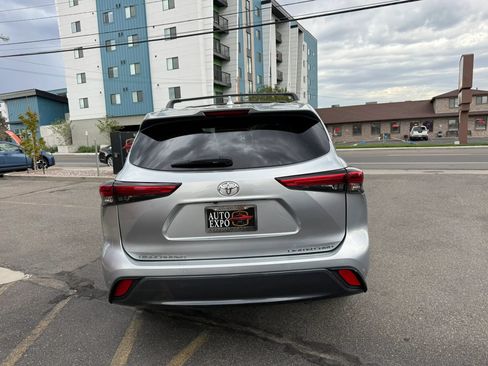Used 2021 Toyota Highlander Limited AWD/4WD image 6