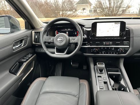 New 2025 Nissan Pathfinder Platinum image 25