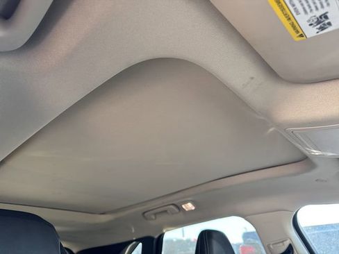 Used 2020 Ford Escape Titanium image 4