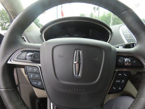 Used 2019 Lincoln Nautilus Reserve FWD image 26