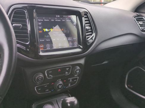 Used 2018 Jeep Compass Limited w/ Navigation Group image 28