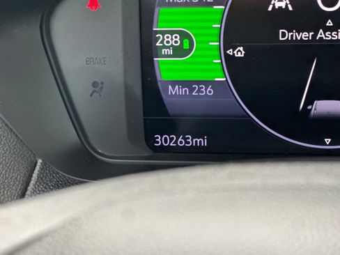 Used 2022 Chevrolet Bolt EUV LT w/ Driver Confidence Package image 3