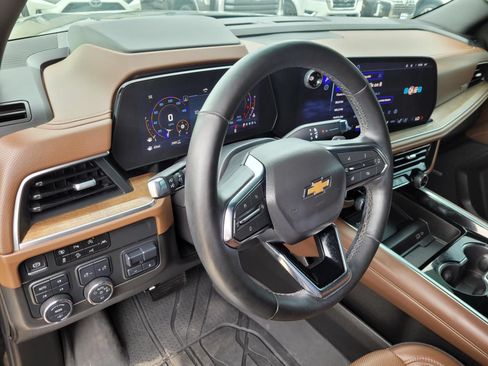 Used 2025 Chevrolet Suburban High Country AWD/4WD image 27