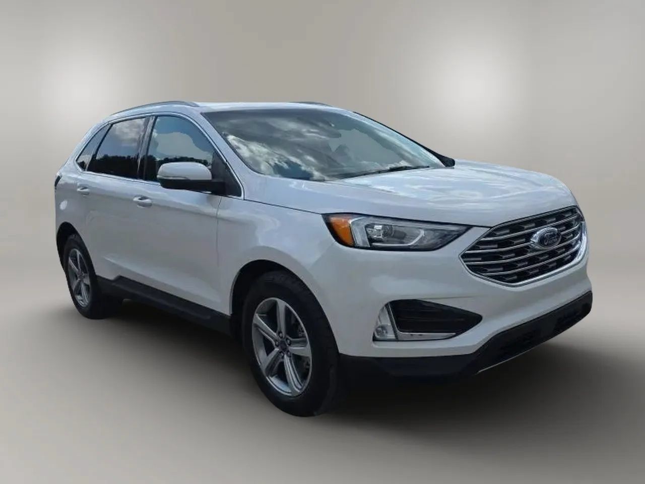 Used 2019 Ford Edge SEL w/ Equipment Group 201A FWD image 3