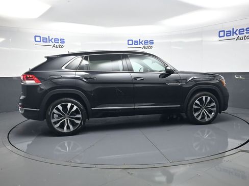 Used 2022 Volkswagen Atlas Cross Sport SEL Premium R-Line AWD/4WD image 9