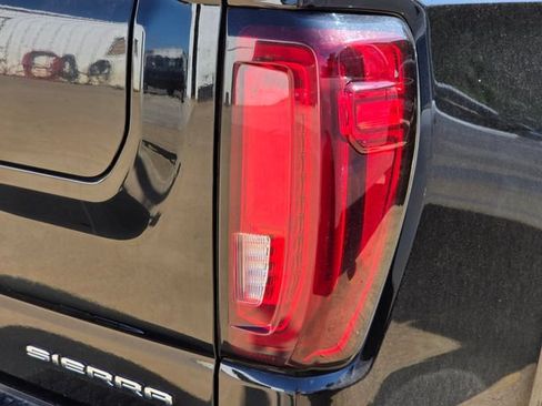 Used 2022 GMC Sierra 1500 Denali w/ Denali Premium Package RWD image 7