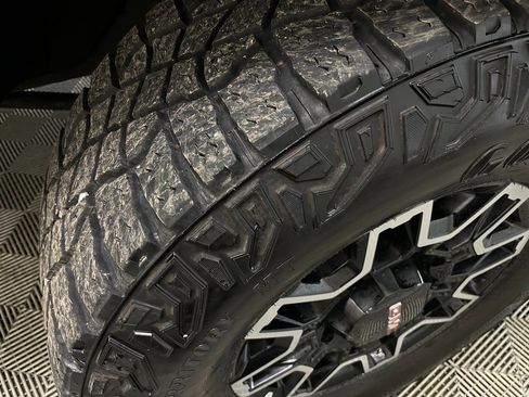 Used 2024 GMC Sierra 2500 AT4X image 58