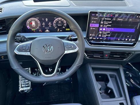 New 2026 Volkswagen Tiguan SE R-Line FWD image 13