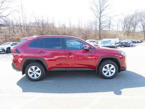 Used 2022 Toyota RAV4 LE image 3