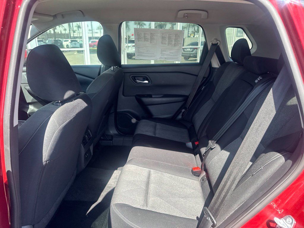 Used 2024 Nissan Rogue SV FWD image 15