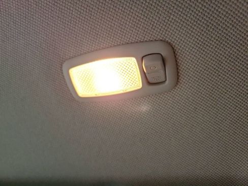 Used 2024 Hyundai Elantra Limited image 46